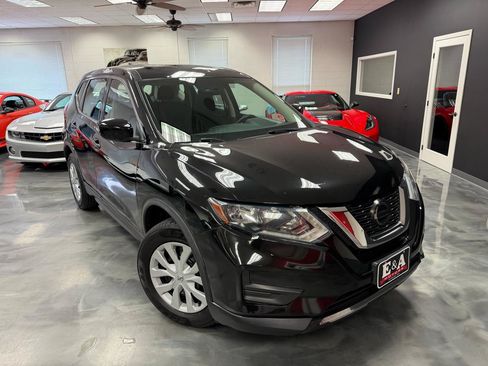Used 2020 Nissan Rogue S AWD/4WD image 2