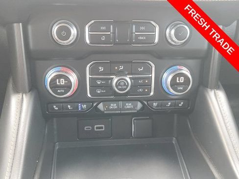 Used 2024 GMC Yukon AT4 w/ Technology Package AWD/4WD image 17