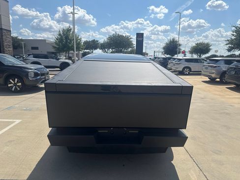 Used 2024 Tesla Cybertruck AWD Crew Cab image 4