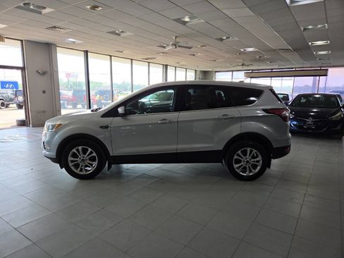 Used 2017 Ford Escape SE w/ SE Cold Weather Package FWD image 4