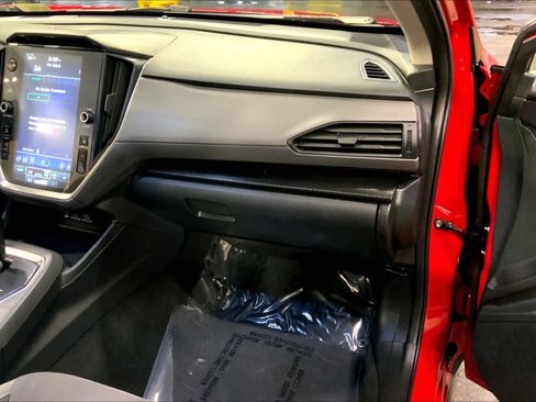 Used 2025 Subaru Crosstrek 2.0i Premium image 18