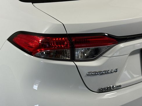 Used 2024 Toyota Corolla LE FWD image 35