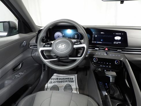 Used 2024 Hyundai Elantra SEL image 13