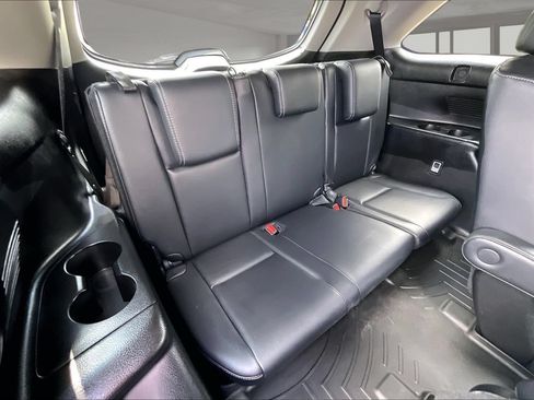 Used 2018 Toyota Highlander SE FWD image 26