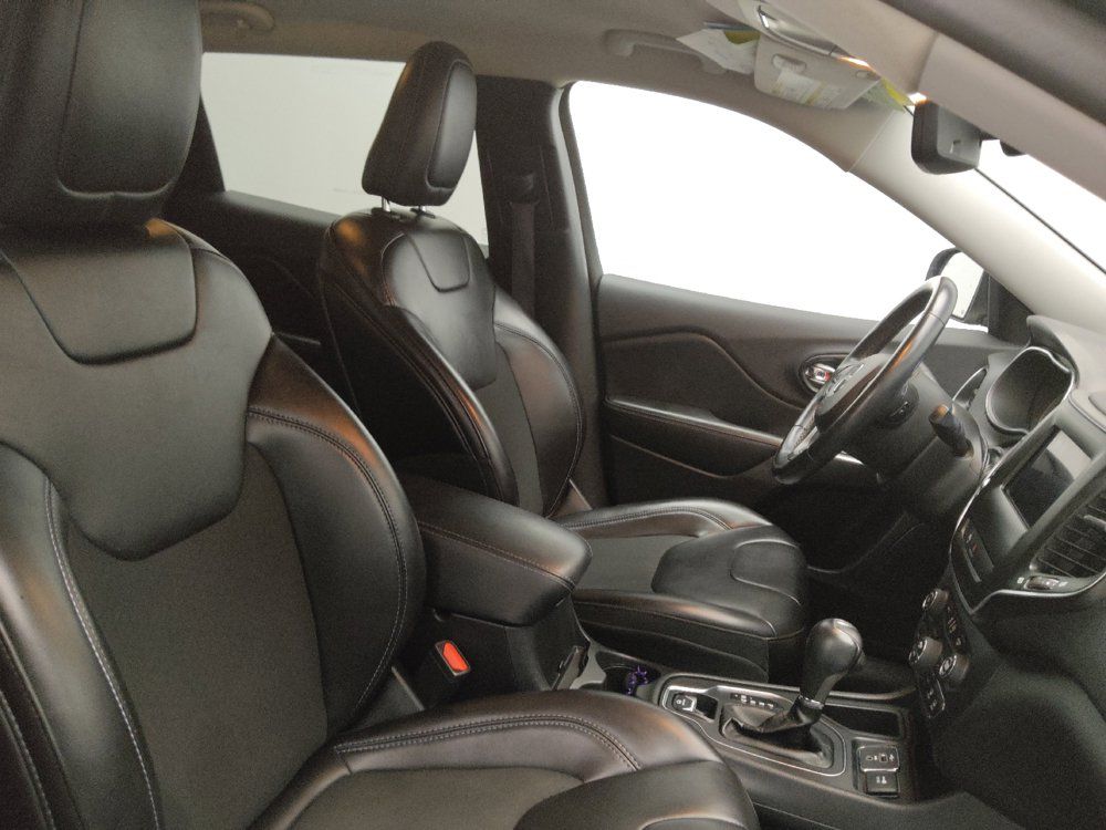 Used 2019 Jeep Cherokee Latitude Plus w/ Comfort/Convenience Group FWD image 21