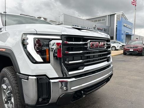 New 2026 GMC Sierra 2500 SLT w/ SLT Convenience Package AWD/4WD image 4