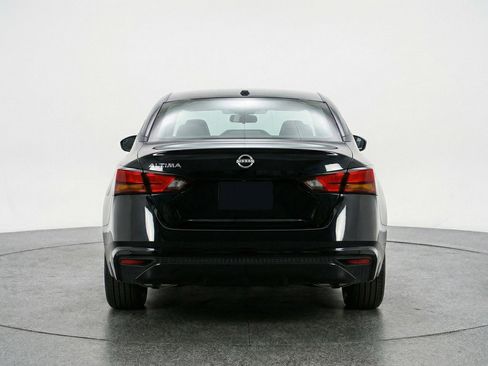 Used 2025 Nissan Altima 2.5 SV FWD image 7