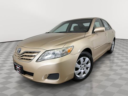 Used 2011 Toyota Camry LE FWD image 1