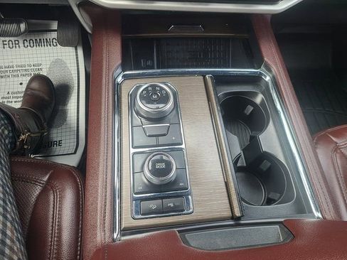 Used 2022 Ford Expedition Limited image 14