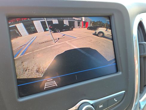 Used 2020 Chevrolet Equinox LS image 20