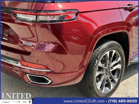 Used 2023 Jeep Grand Cherokee Overland w/ Luxury Tech Group IV image 10