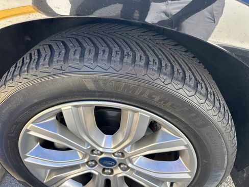 Used 2019 Ford Edge Titanium image 9