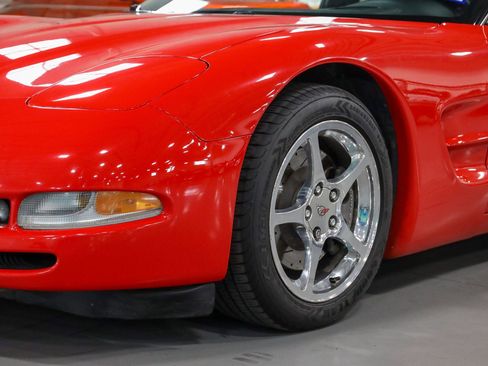 Used 2004 Chevrolet Corvette Coupe w/ Roof Package RWD image 13
