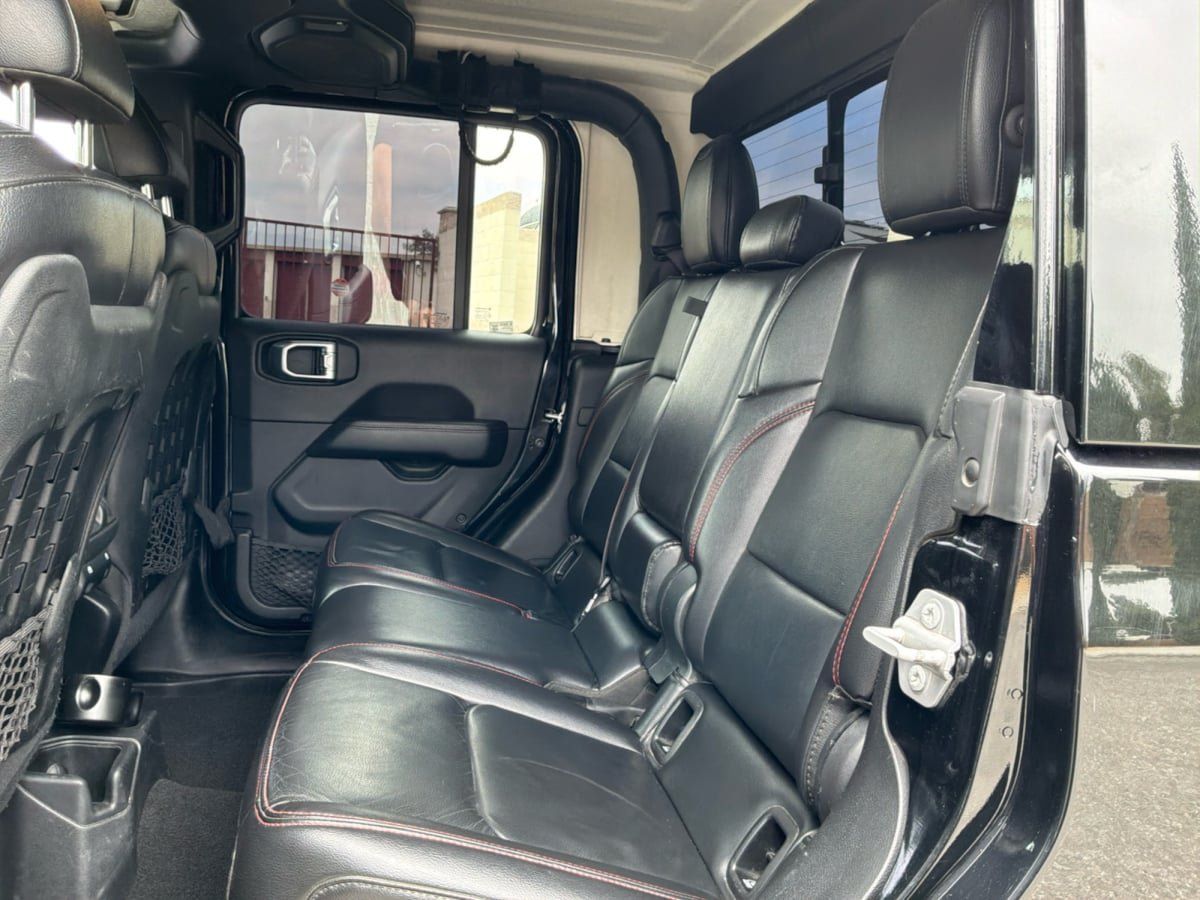 Used 2022 Jeep Gladiator Rubicon w/ Cold Weather Group AWD/4WD image 17