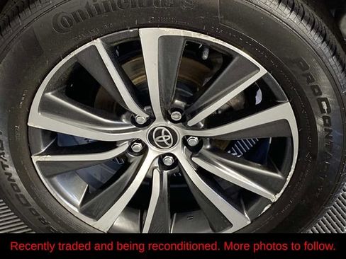 Used 2021 Toyota Venza LE AWD/4WD image 24