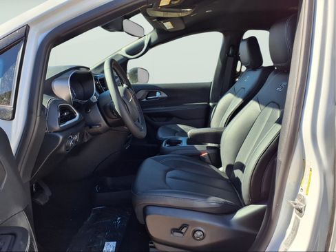 New 2026 Chrysler Pacifica Select w/ S Appearance Package image 8
