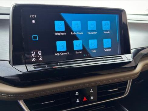 Used 2024 Volkswagen Atlas Cross Sport SE FWD image 28