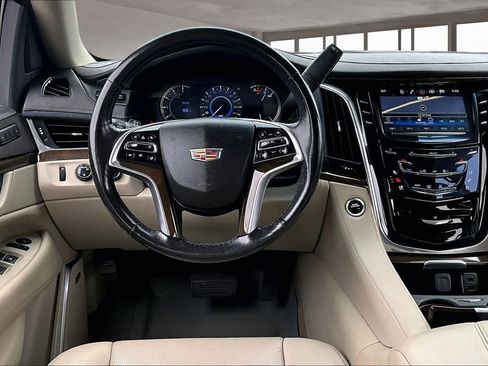 Used 2019 Cadillac Escalade Luxury image 5