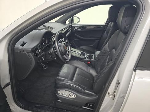 Used 2024 Porsche Macan w/ Premium Plus Package AWD/4WD image 3