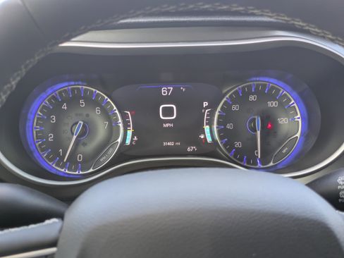 Used 2023 Chrysler Pacifica Touring-L image 22