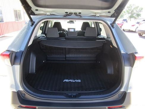 Used 2021 Toyota RAV4 XLE w/ Convenience Package AWD/4WD image 10