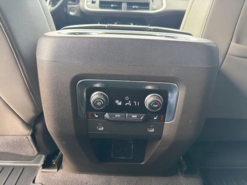 Used 2023 Chevrolet Suburban Z71 w/ Z71 Off-Road Package AWD/4WD image 14