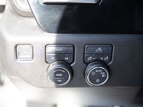 Used 2023 Chevrolet Silverado 1500 LT w/ Leather Package AWD/4WD image 17