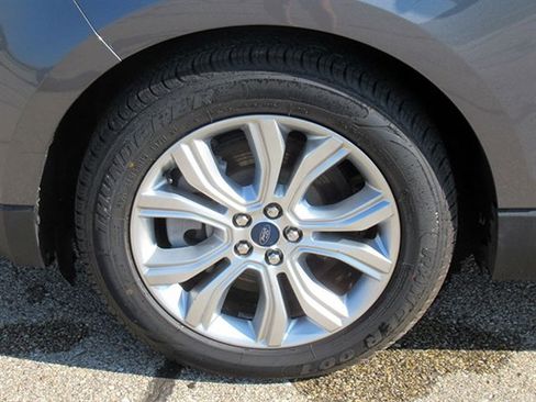 Used 2022 Ford Edge Titanium AWD/4WD image 12