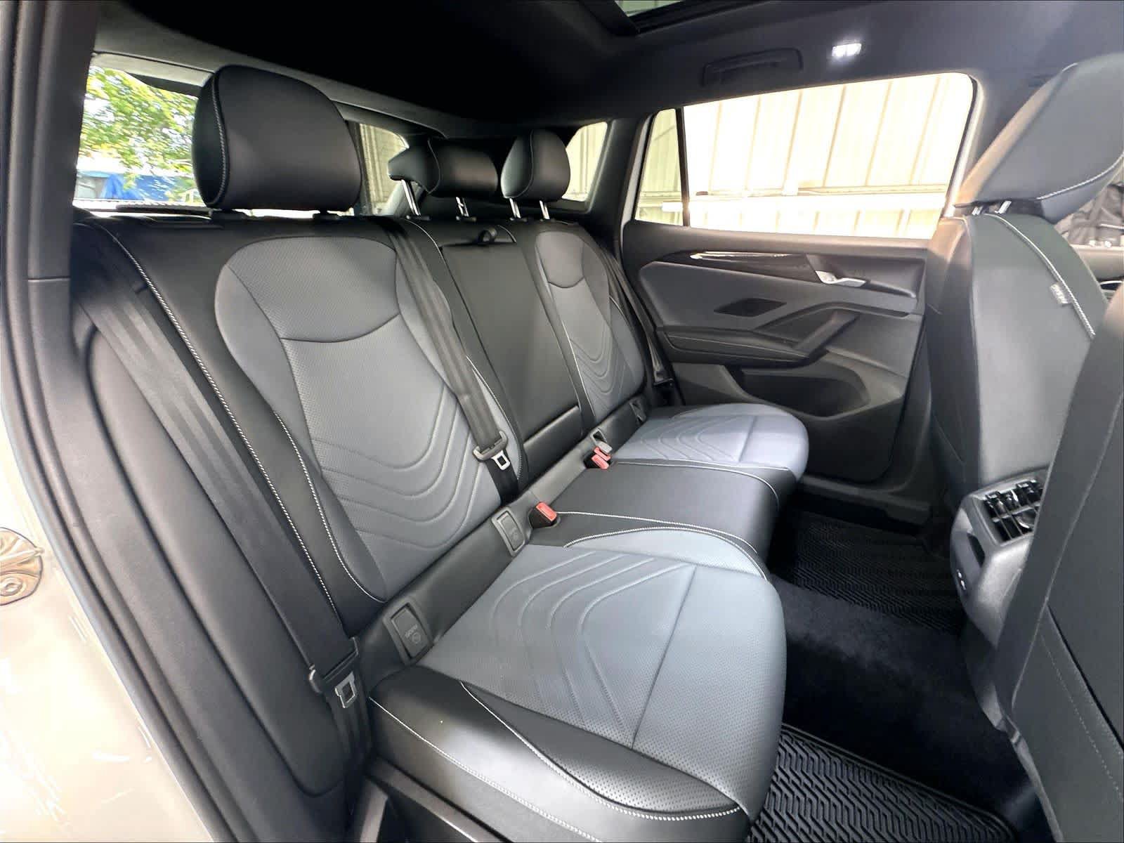 New 2026 Volkswagen Tiguan SE R-Line AWD/4WD image 10