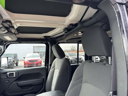 Used 2023 Jeep Wrangler Sport image 21