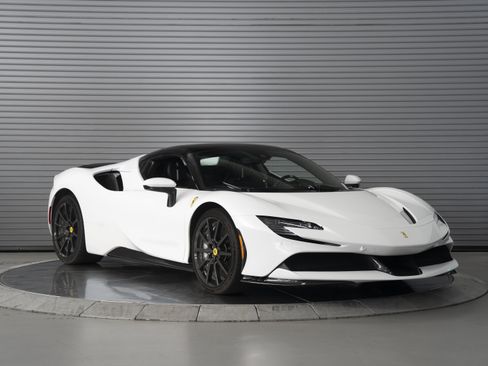Used 2023 Ferrari SF90 Spider AWD/4WD image 10