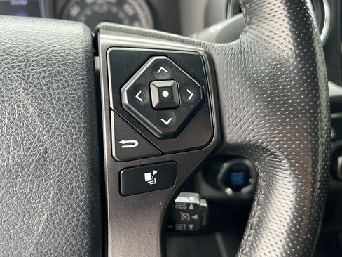 Used 2017 Toyota Tacoma SR5 image 28