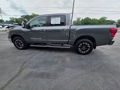 Used 2019 Nissan Titan SL w/ Off-Road Package AWD/4WD image 8
