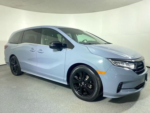 Used 2023 Honda Odyssey Sport image 3
