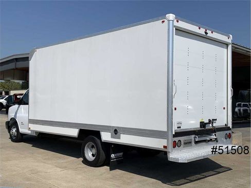 Used 2022 Chevrolet Express 4500 Extended w/ Power Convenience Package image 6