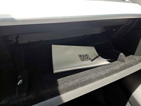 Used 2021 Tesla Model Y Performance image 29