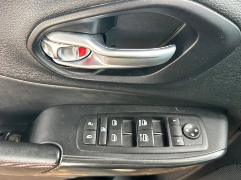 Used 2015 Jeep Cherokee Trailhawk AWD/4WD image 10