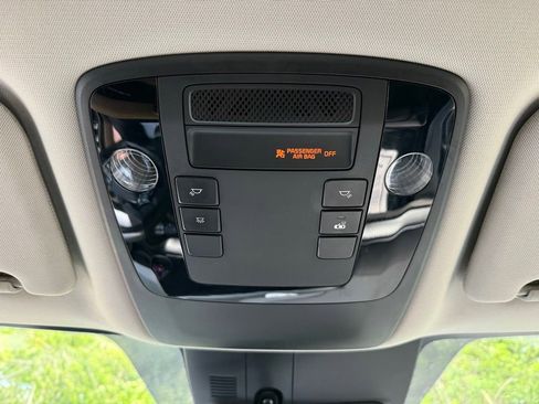Used 2024 Kia Carnival LX FWD image 24