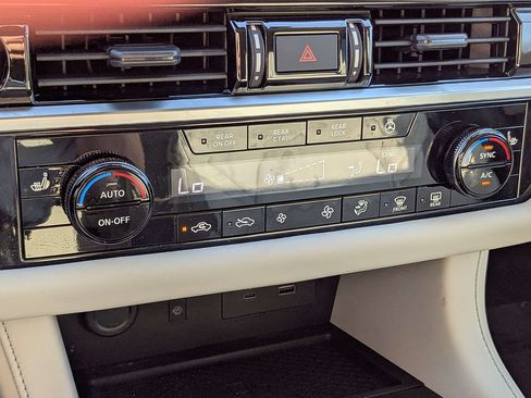 Used 2025 Nissan Pathfinder SL FWD image 24