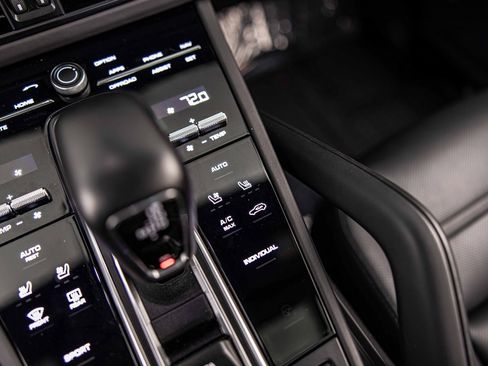 Used 2022 Porsche Cayenne S Platinum image 30