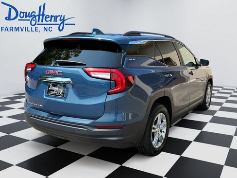Used 2024 GMC Terrain SLE w/ Driver Convenience Package FWD image 5