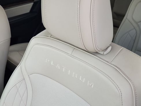 Used 2018 Ford Explorer Platinum AWD/4WD image 16