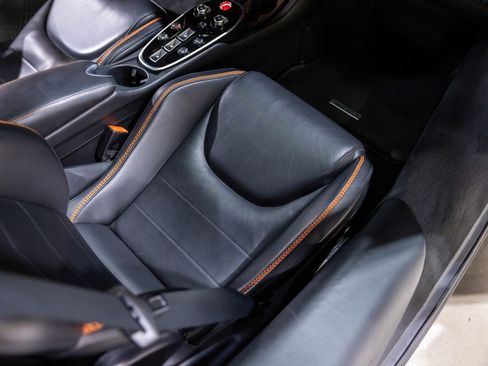 Used 2023 McLaren GT RWD image 31