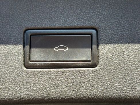 Used 2018 Volkswagen Atlas SE w/ R-Line Package image 12