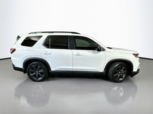 Used 2025 Honda Pilot Sport image 8