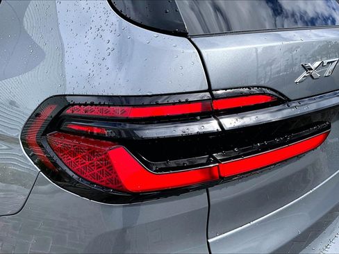 Used 2025 BMW X7 xDrive40i w/ M Sport Package image 30