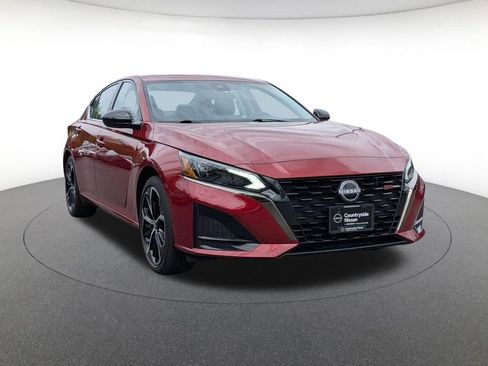 Used 2025 Nissan Altima 2.5 SR w/ SR Premium Package FWD image 3
