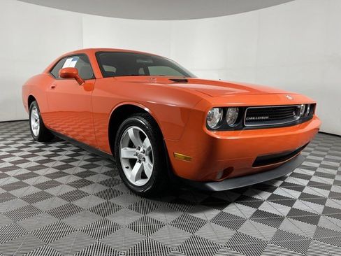 Used 2010 Dodge Challenger R/T RWD image 2