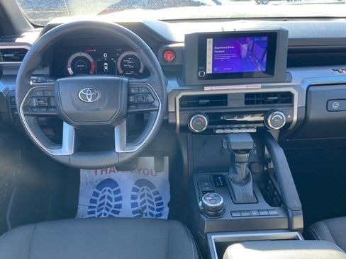 Used 2025 Toyota Tacoma TRD Off-Road image 9