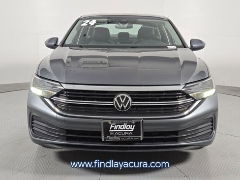 Used 2024 Volkswagen Jetta SE FWD image 9